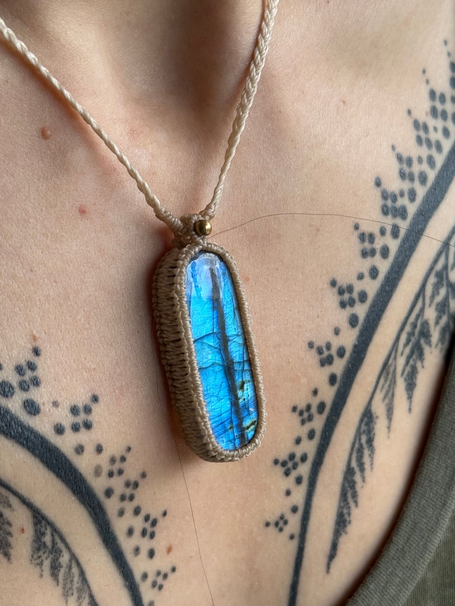 Macrame pendant | Labradorite