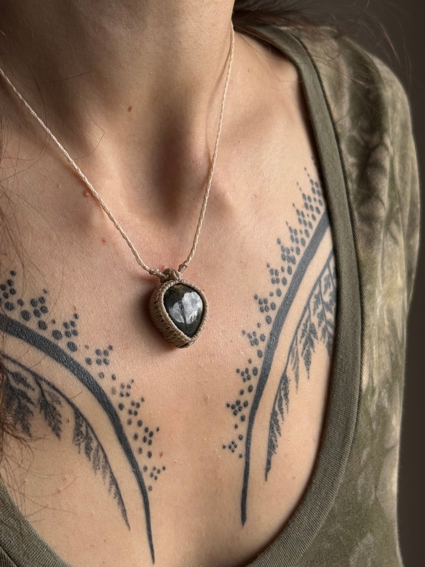 Macrame pendant | Labradorite