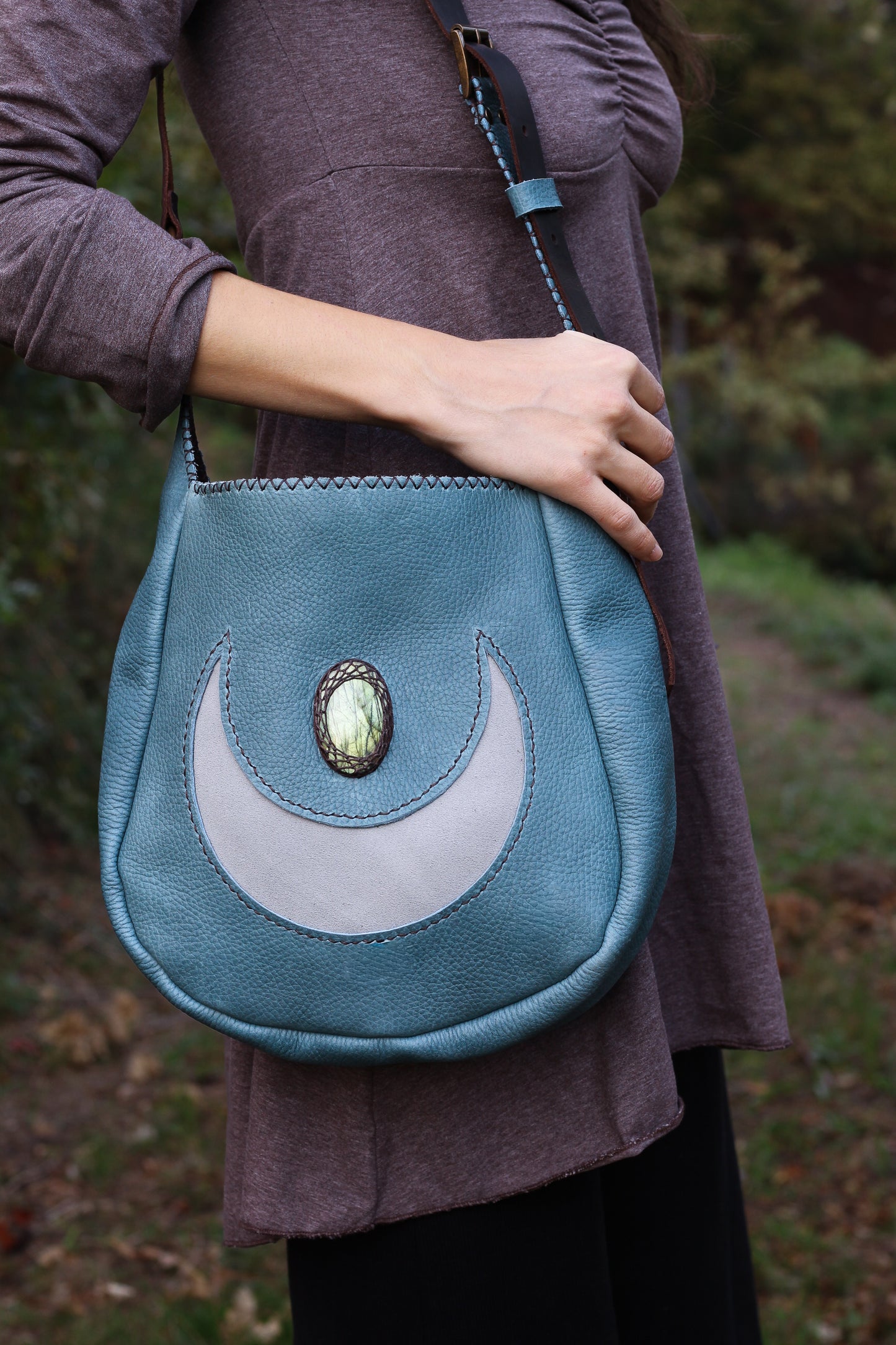 Big moon shoulder bag | Blue