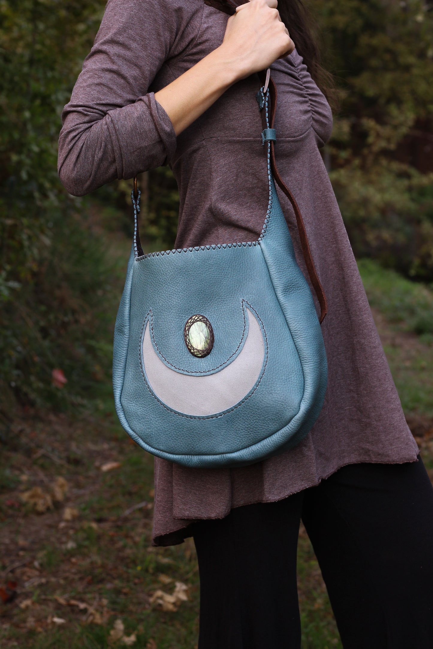 Big moon shoulder bag | Blue
