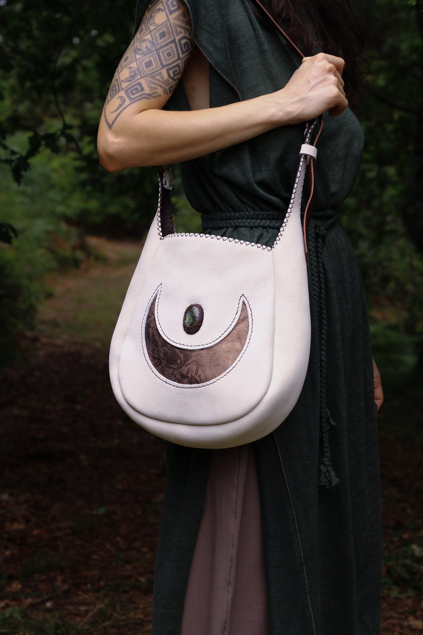 Big moon shoulder bag | White