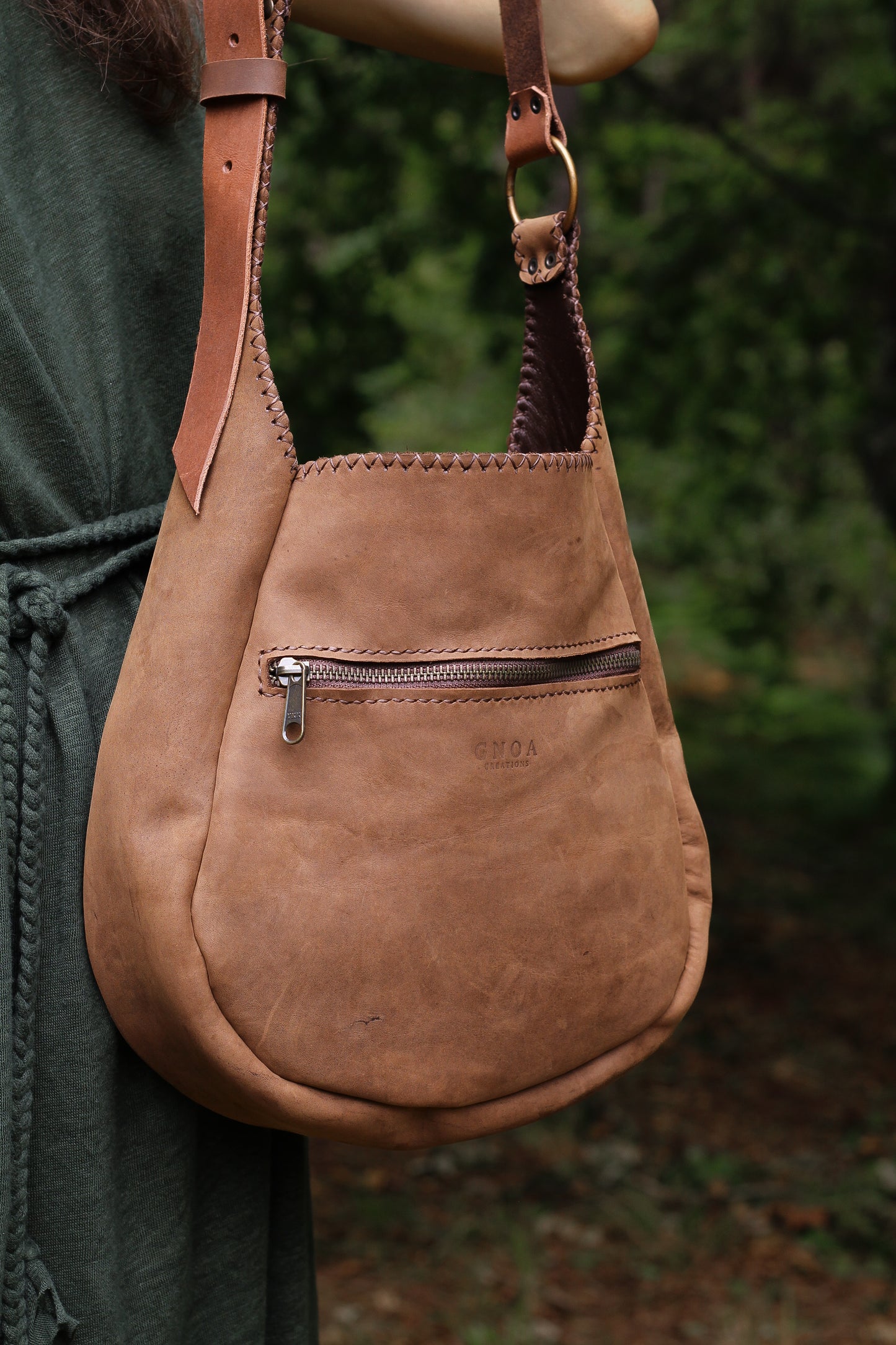 Big moon shoulder bag | Light Brown