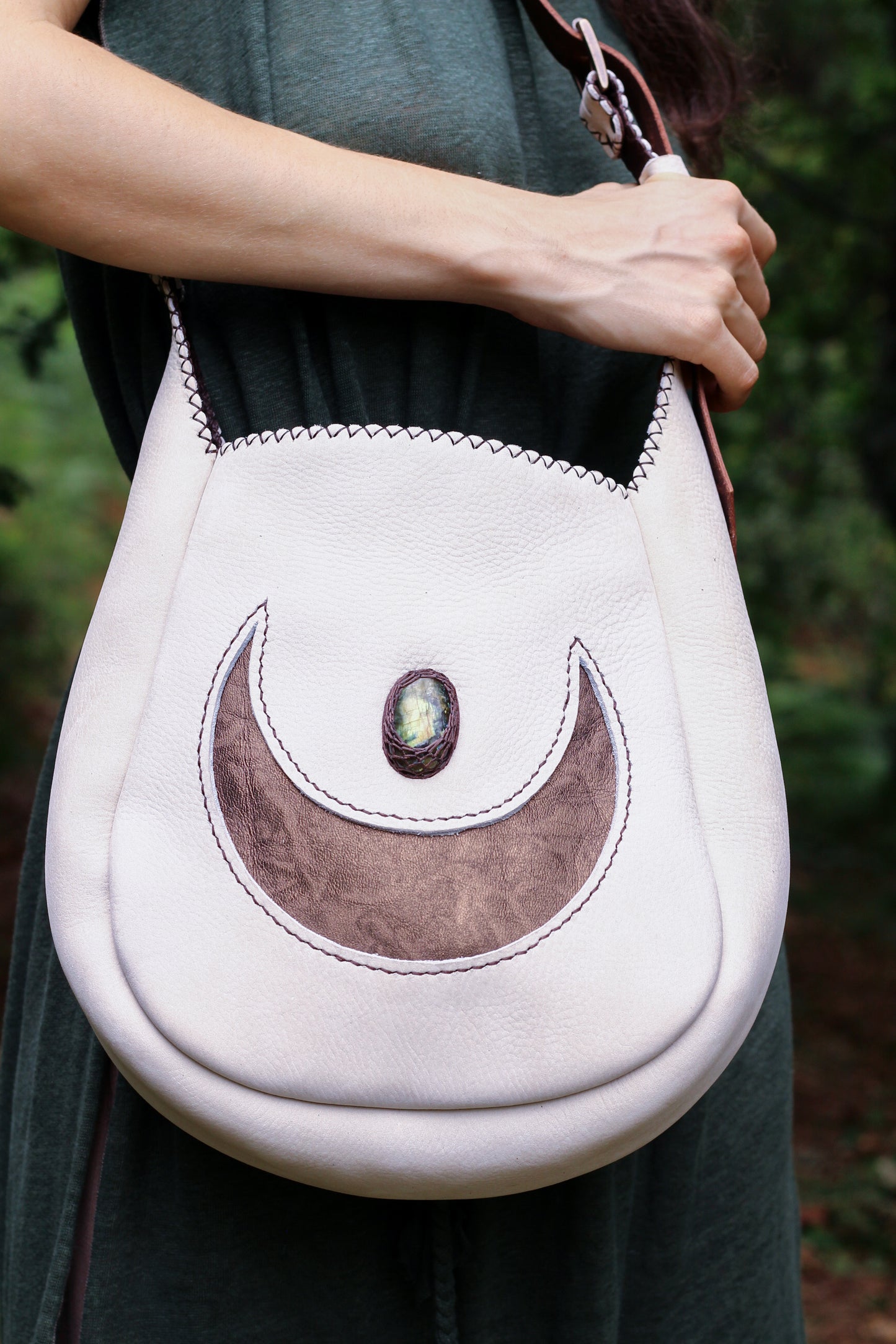 Big moon shoulder bag | White