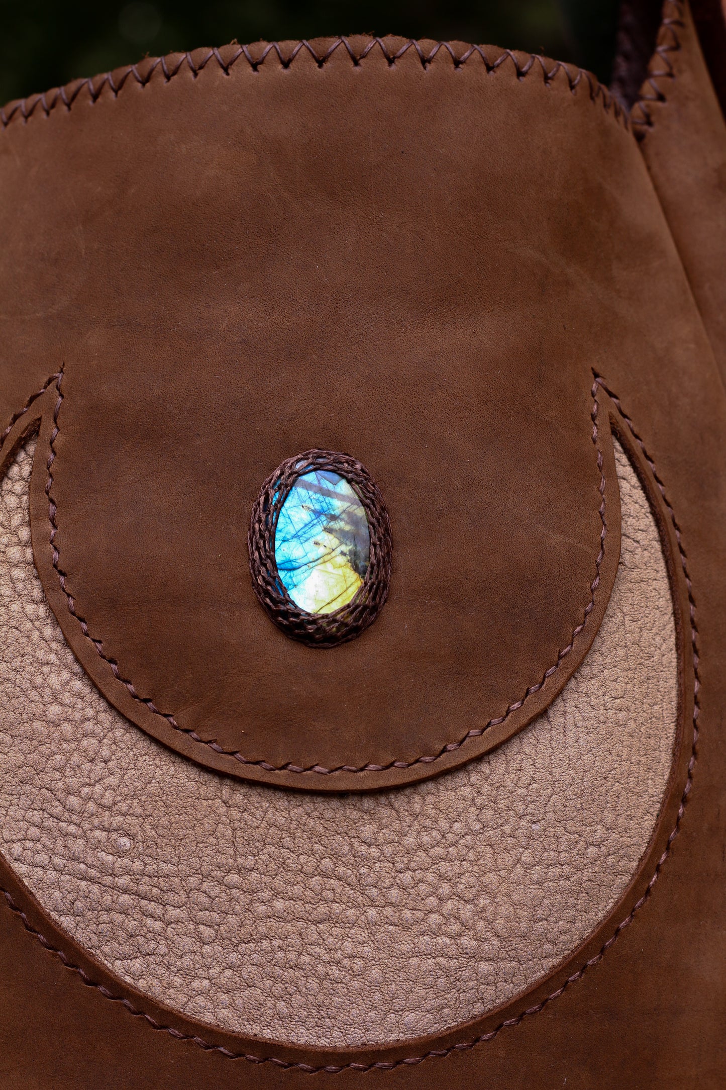 Big moon shoulder bag | Light Brown