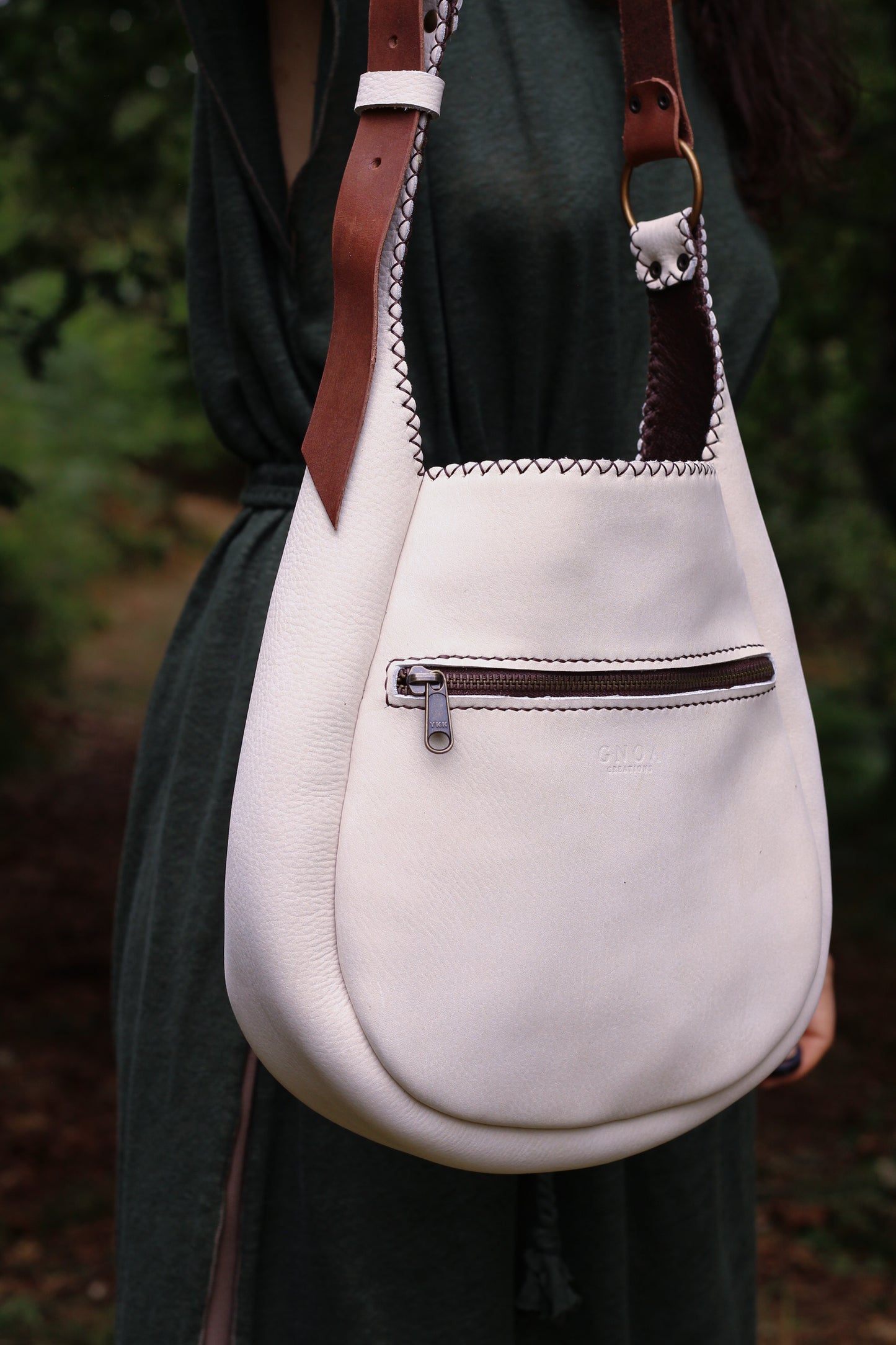 Big moon shoulder bag | White