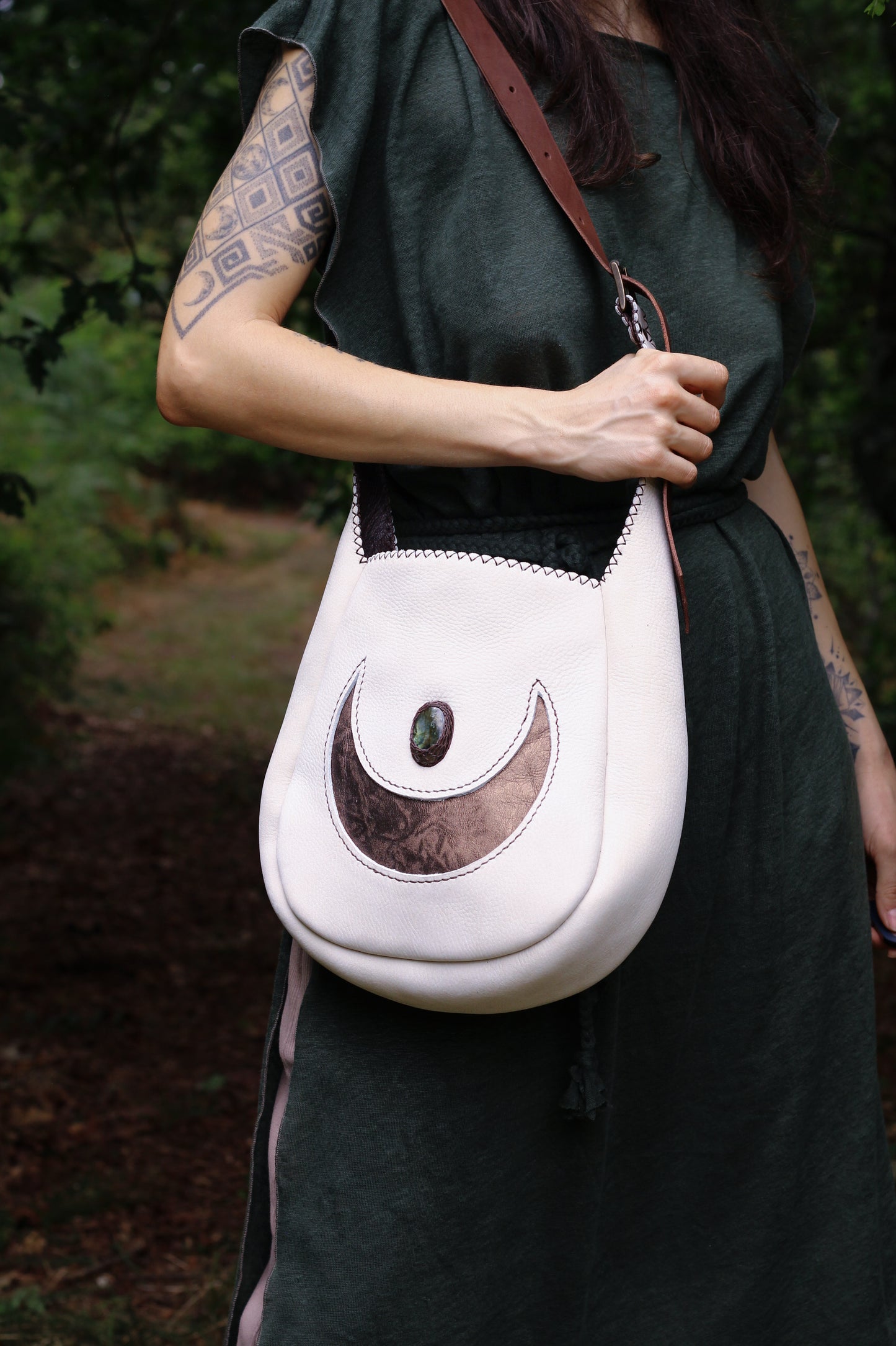Big moon shoulder bag | White