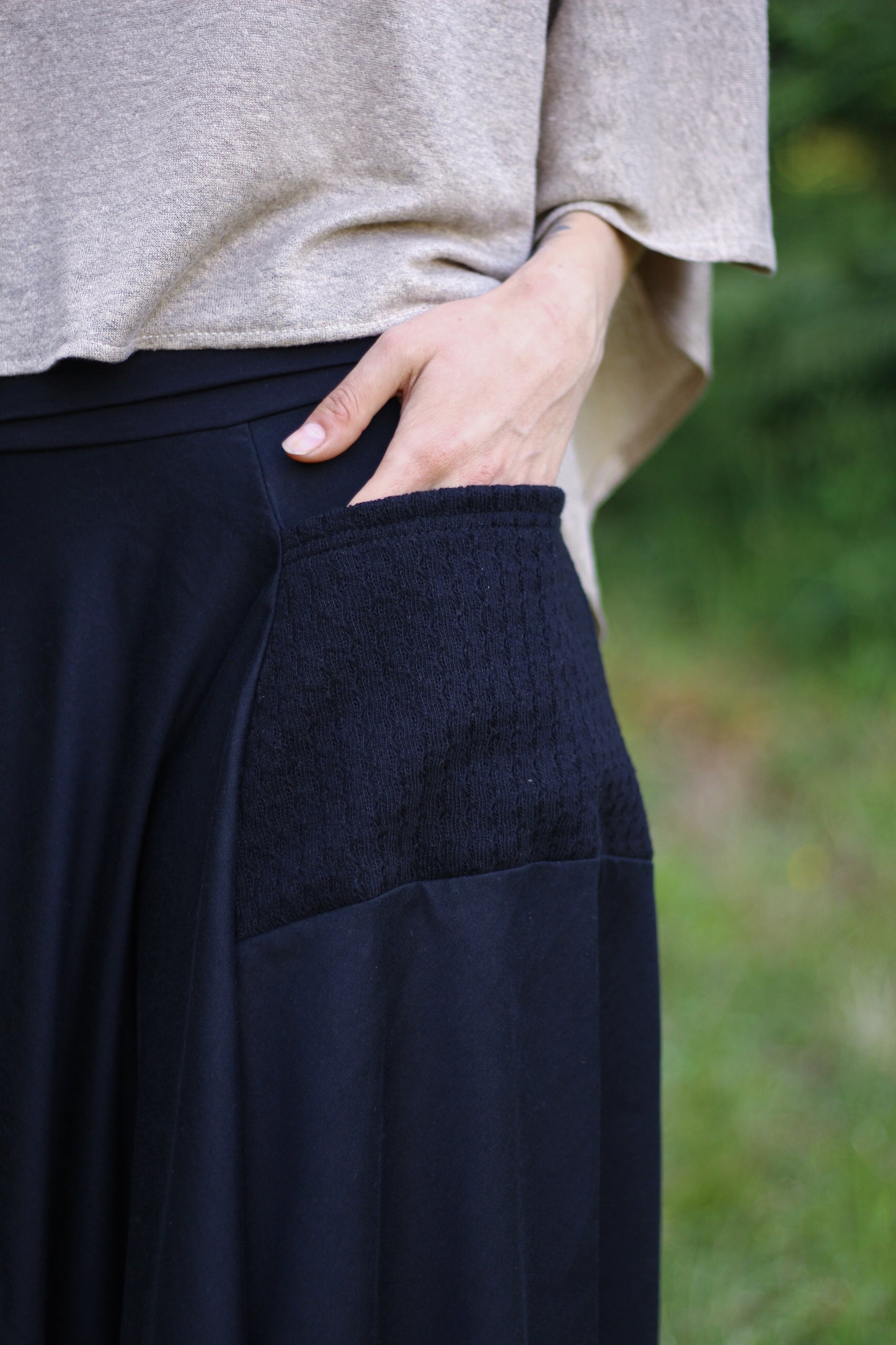 EARTH Skirt | Black
