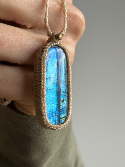 Macrame pendant | Labradorite