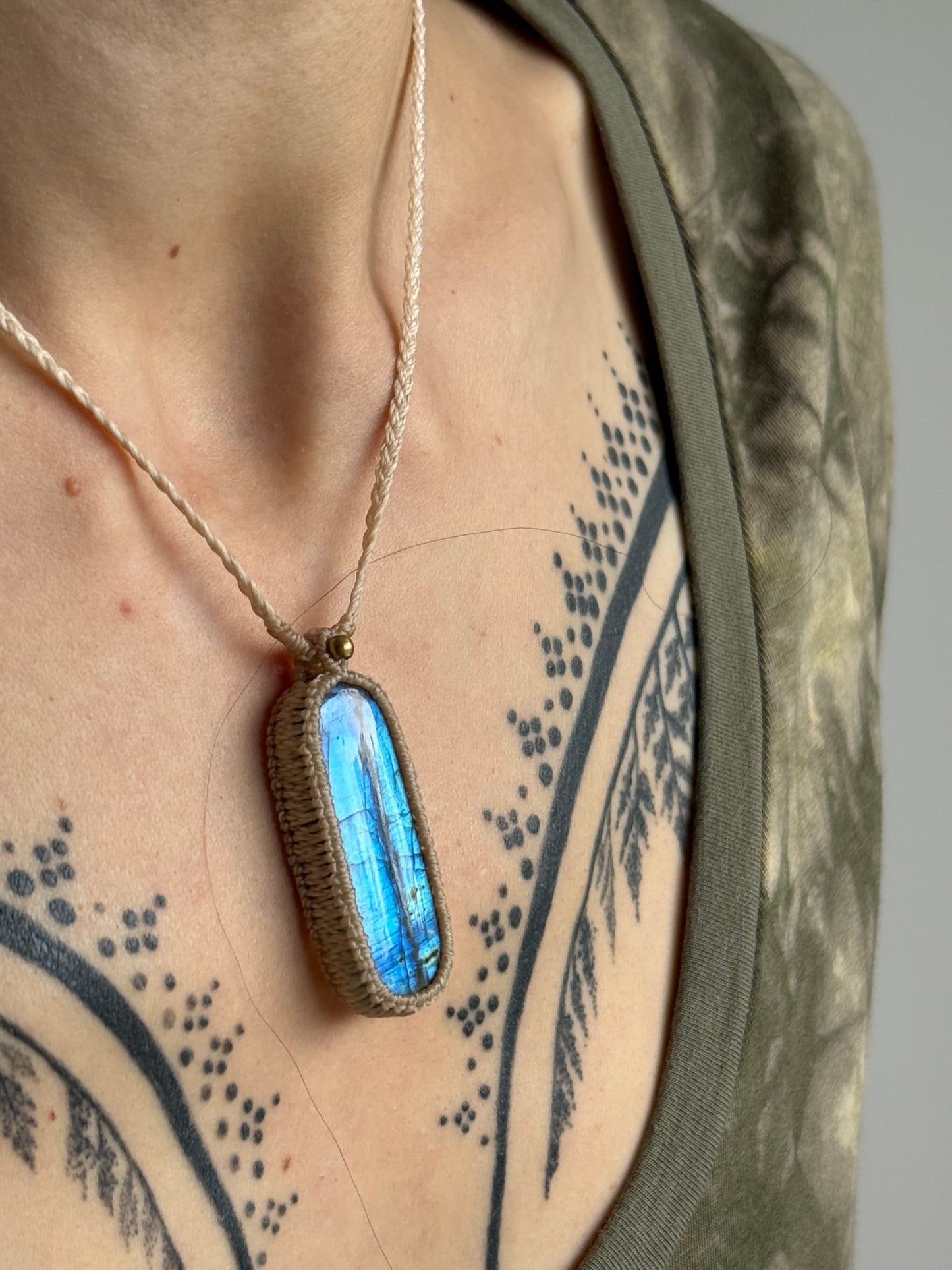 Macrame pendant | Labradorite