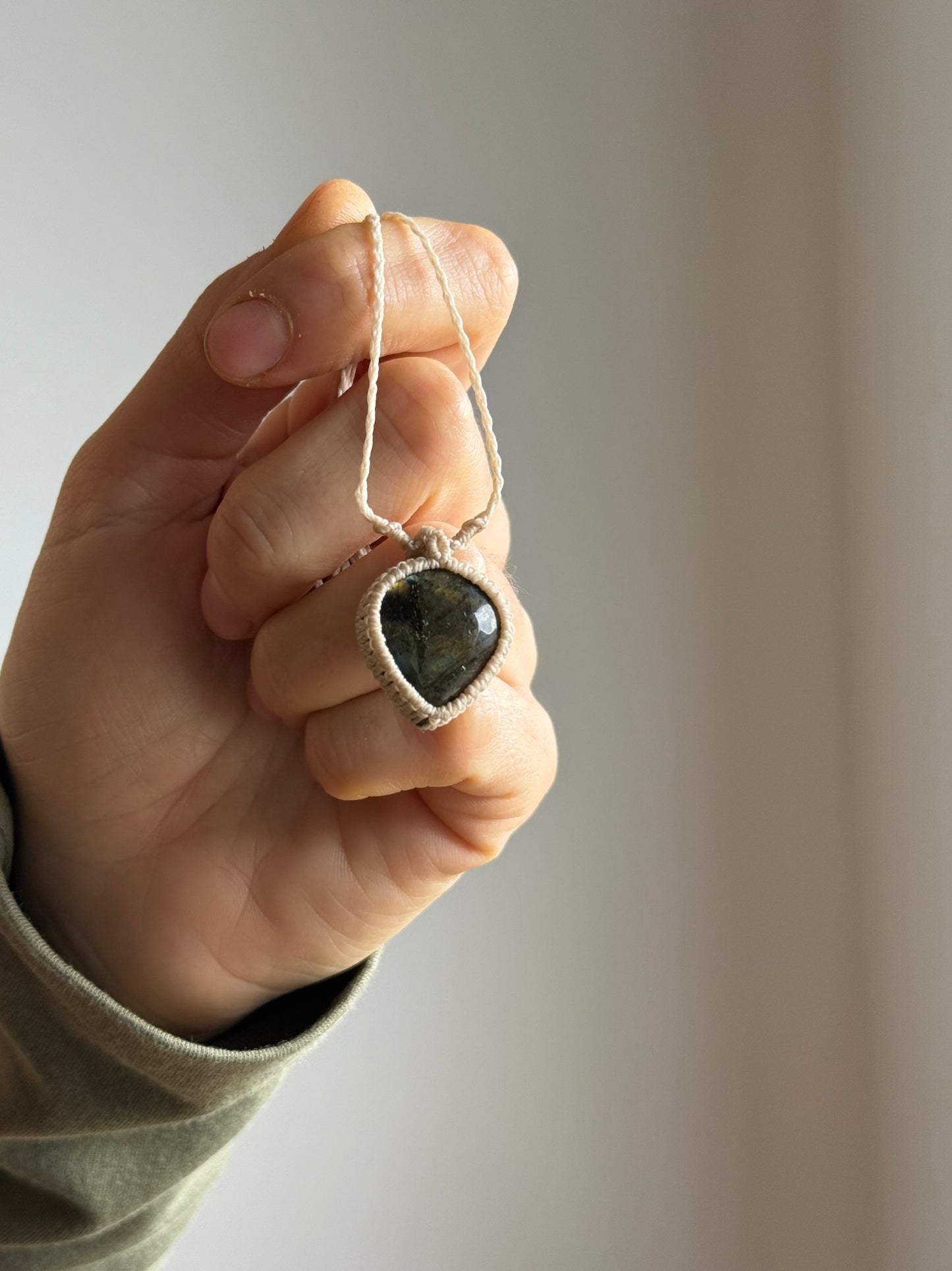 Macrame pendant | Labradorite
