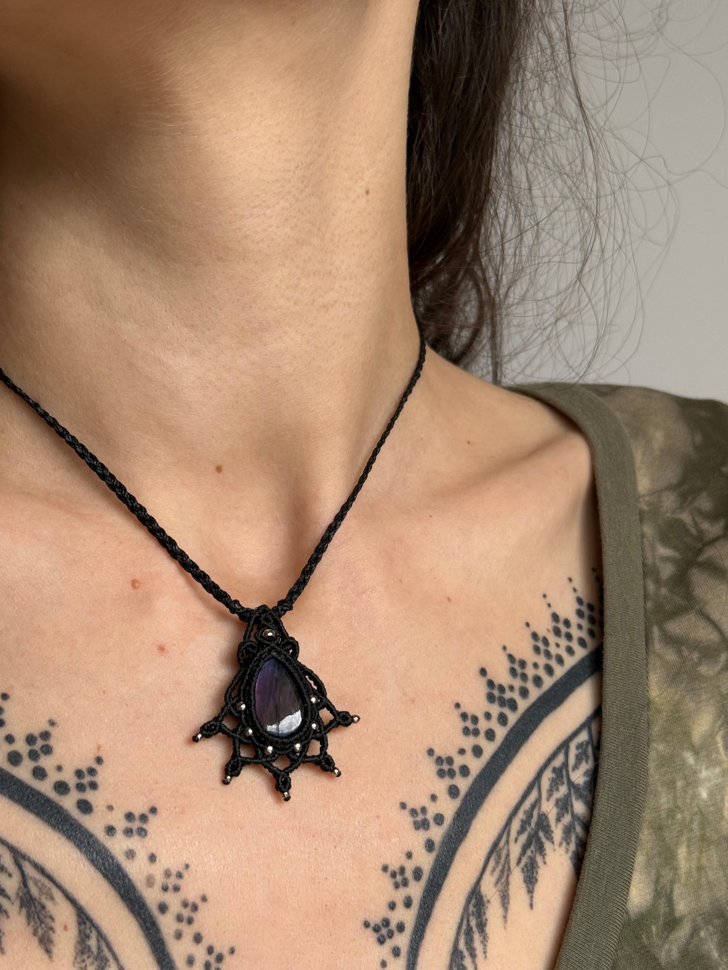 Macrame pendant | Purple Labradorite