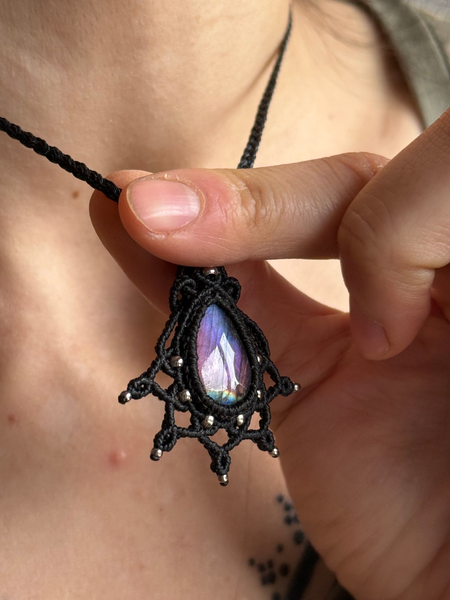 Macrame pendant | Purple Labradorite