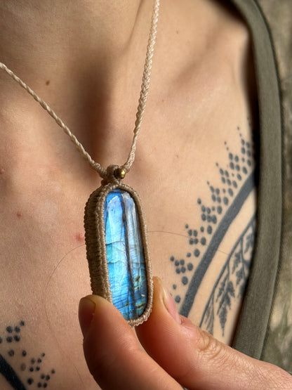 Macrame pendant | Labradorite
