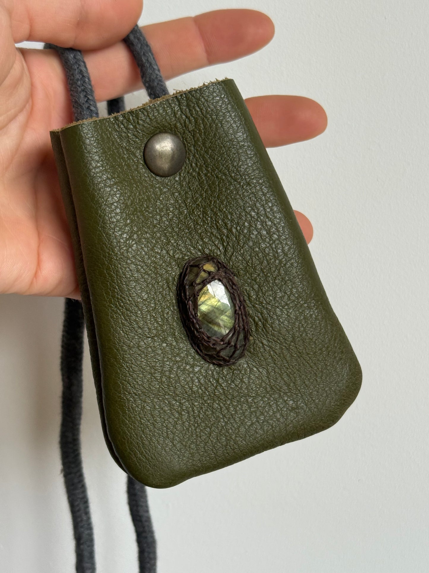 Small Treasure Pocket 4 | Labradorite