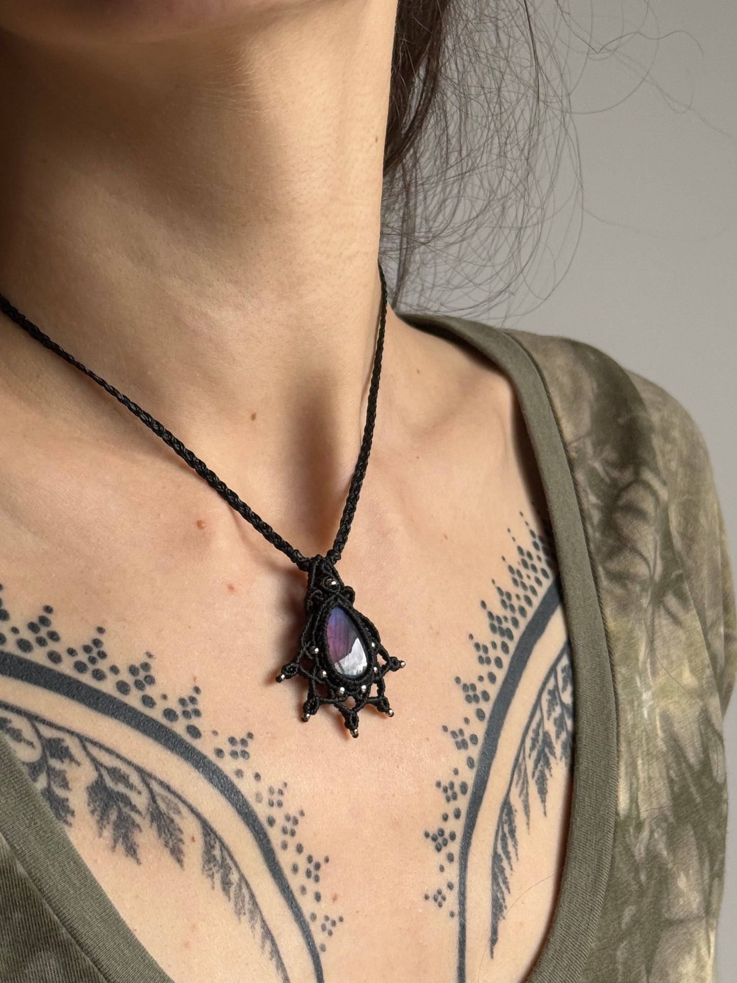 Macrame pendant | Purple Labradorite