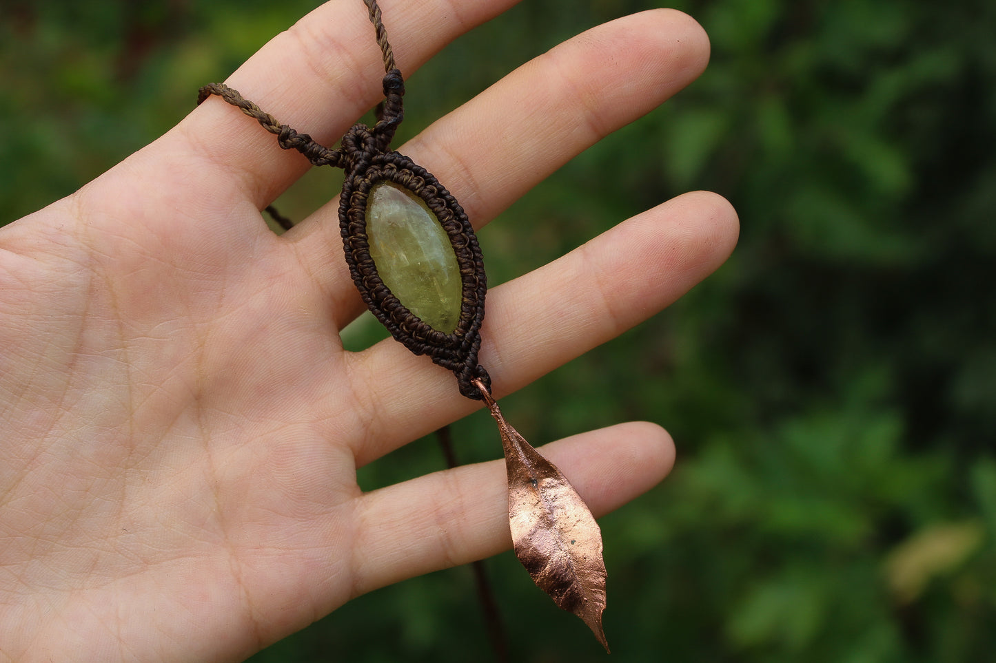 Macrame necklace with lemon quartz and Ash leaf