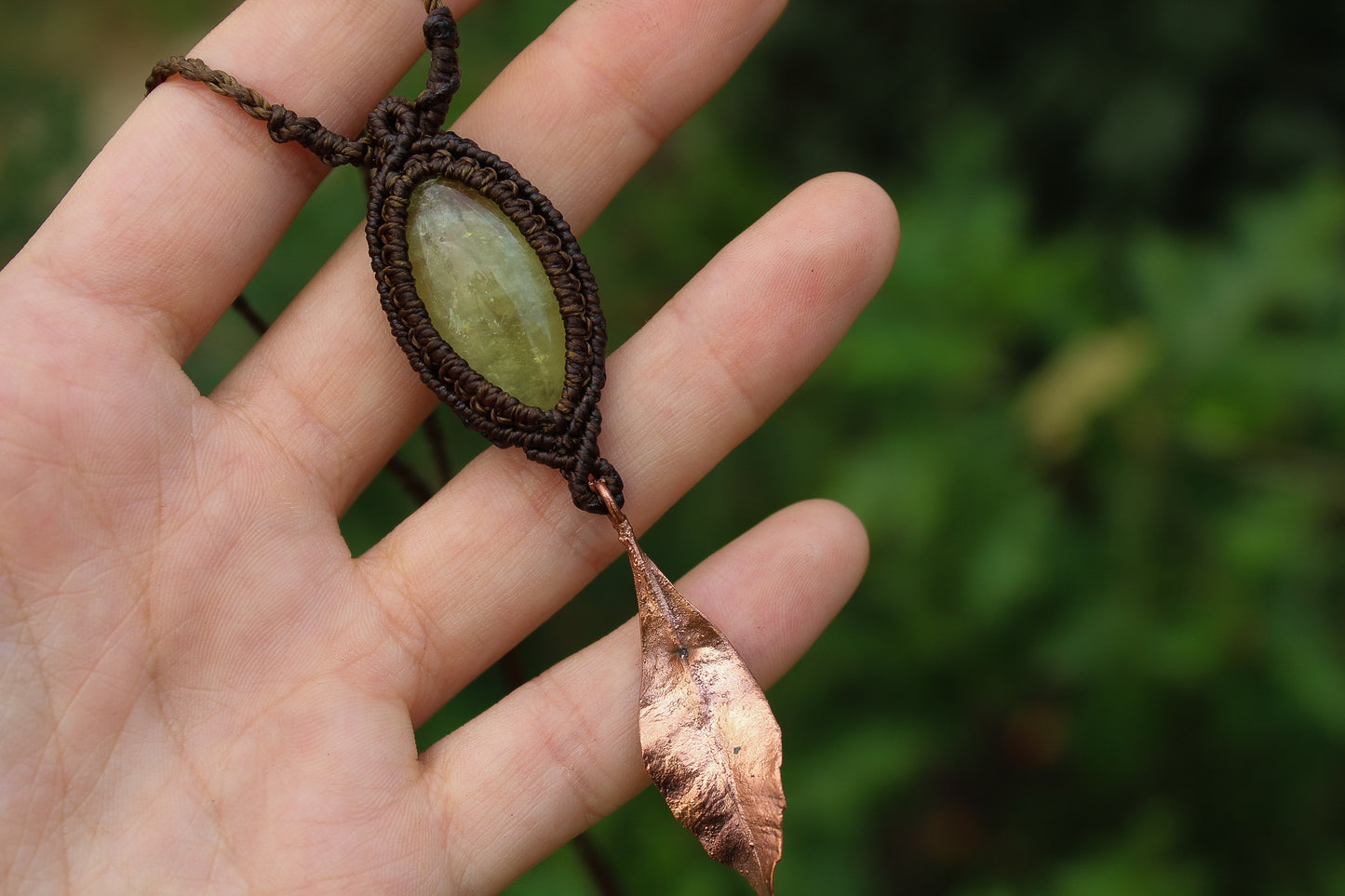 Macrame necklace with lemon quartz and Ash leaf