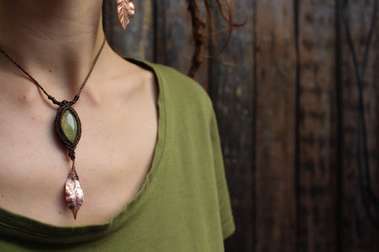 Macrame necklace with lemon quartz and Ash leaf