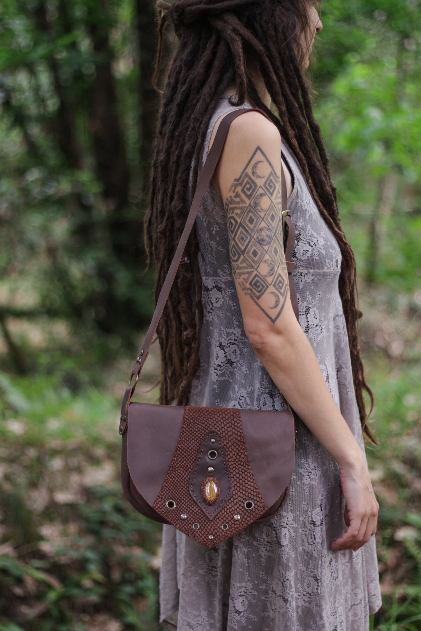 Tiger eye shoulder bag