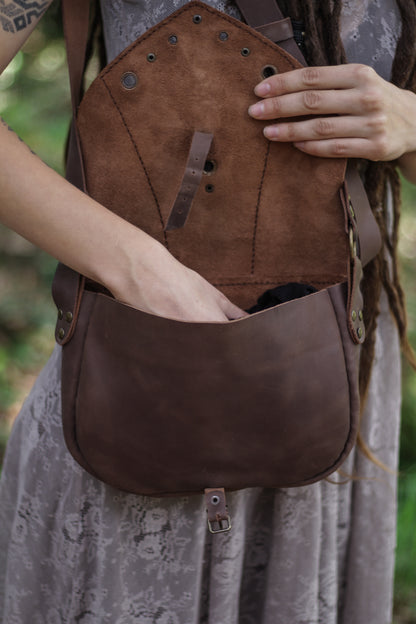 Tiger eye shoulder bag