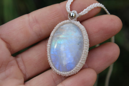 Micro macrame pendant | Moonstone
