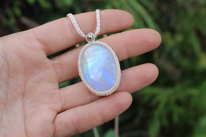 Micro macrame pendant | Moonstone