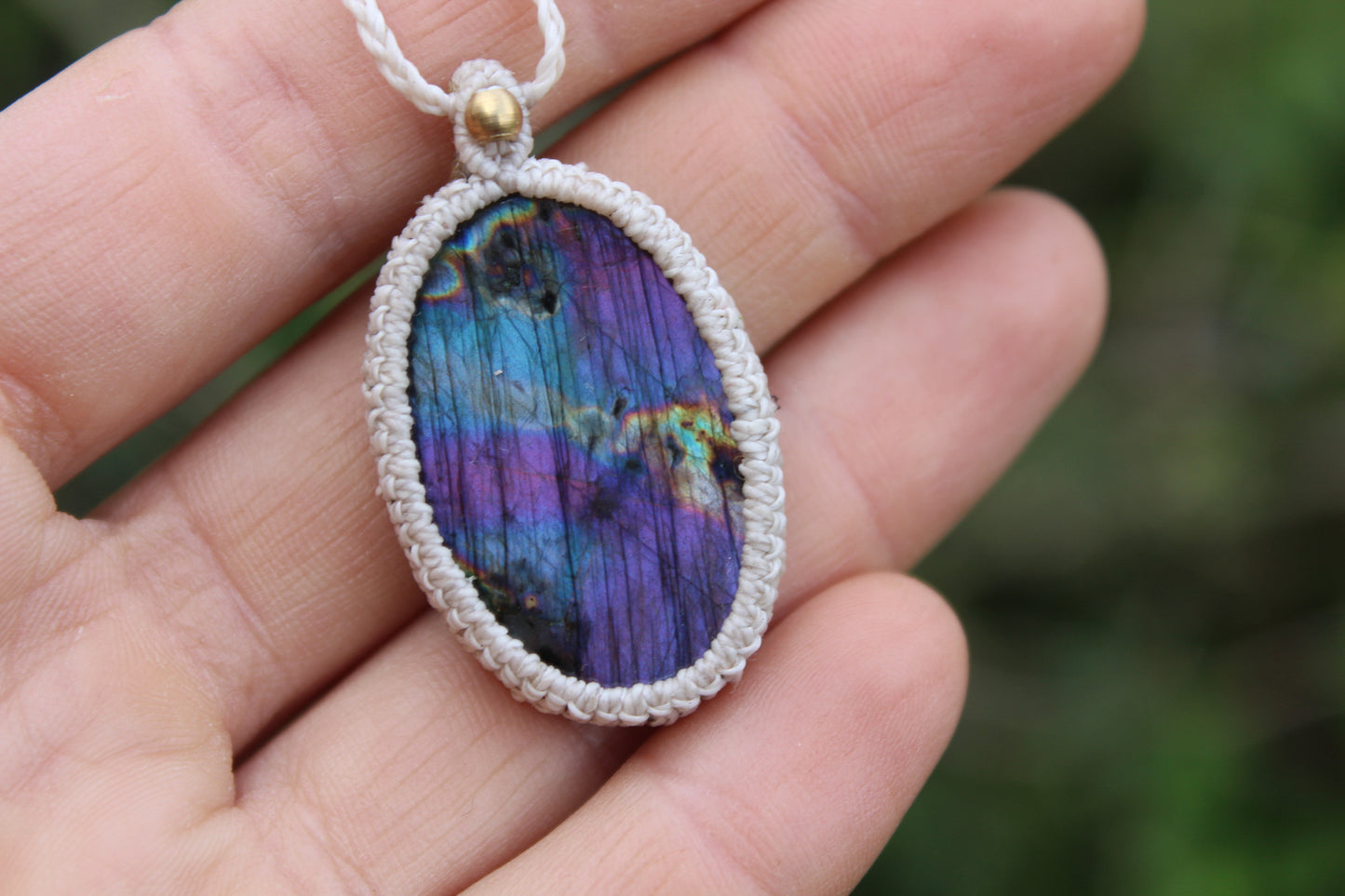 Micro macrame pendant | Cosmic Labradorite