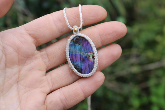 Micro macrame pendant | Cosmic Labradorite