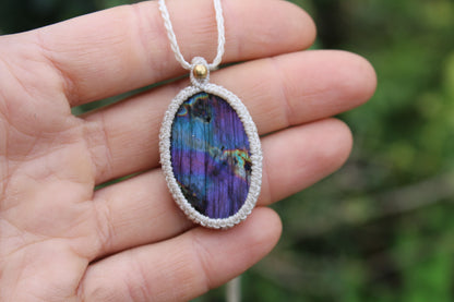 Micro macrame pendant | Cosmic Labradorite