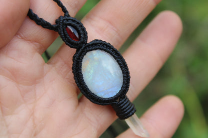 Micro macrame pendant | Garnet, Moonstone & Quartz
