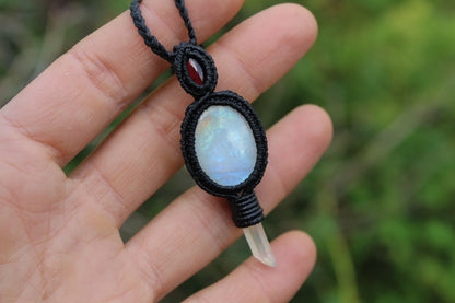 Micro macrame pendant | Garnet, Moonstone & Quartz
