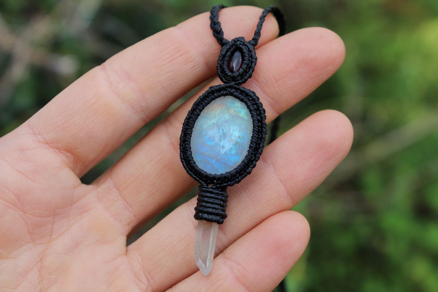 Micro macrame pendant | Garnet, Moonstone & Quartz