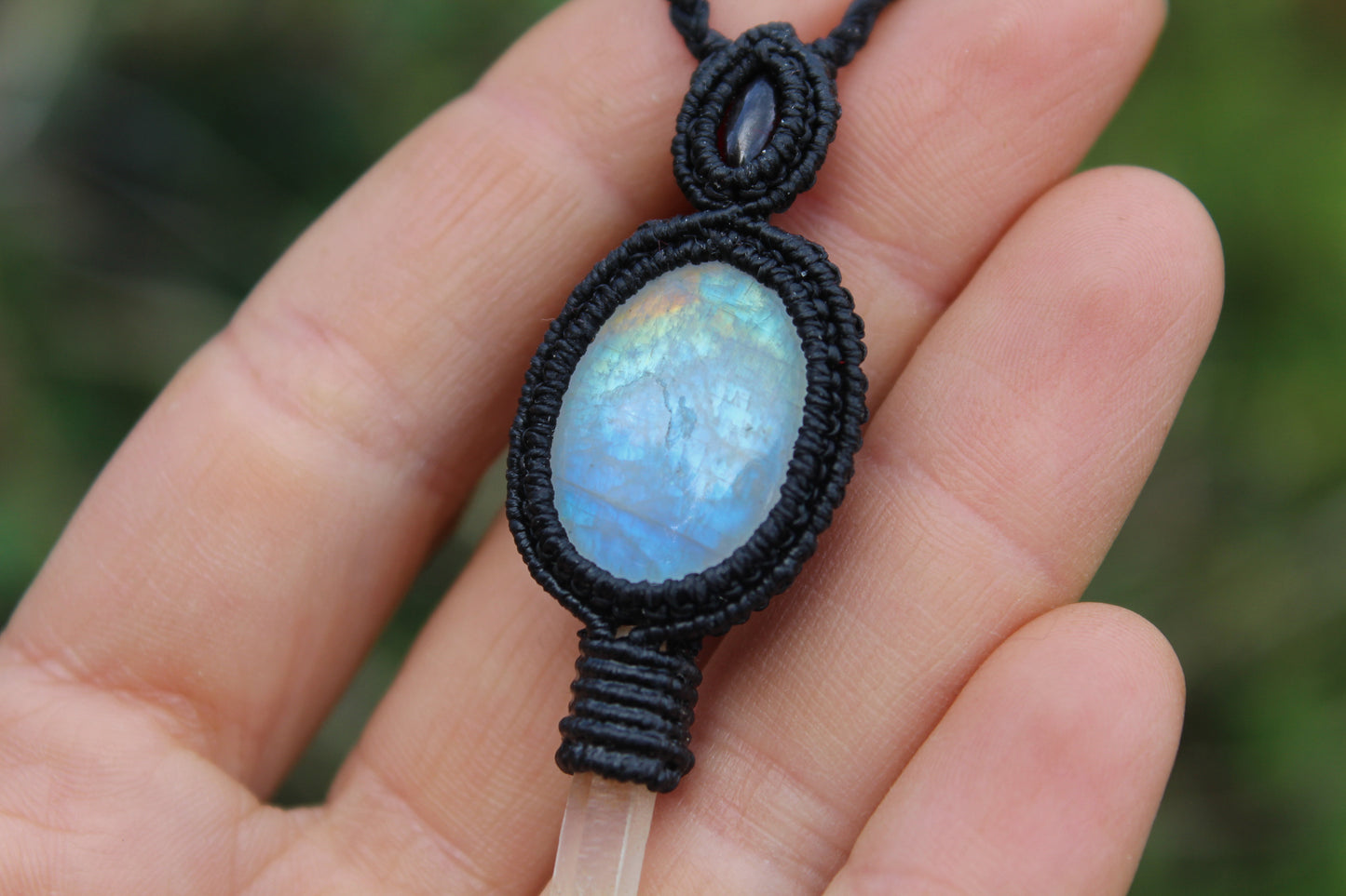 Micro macrame pendant | Garnet, Moonstone & Quartz