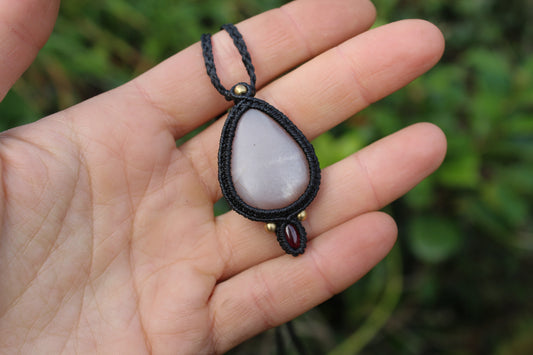 Micro macrame pendant | Peach Moonstone & Garnet