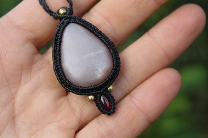 Micro macrame pendant | Peach Moonstone & Garnet