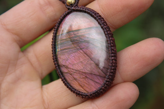 Micro macrame pendant | Pink Labradorite