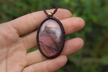 Micro macrame pendant | Pink Labradorite
