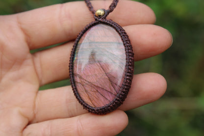 Micro macrame pendant | Pink Labradorite