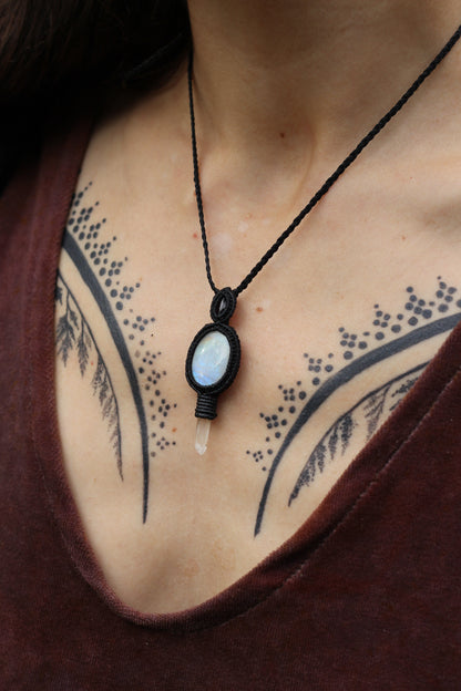 Micro macrame pendant | Garnet, Moonstone & Quartz