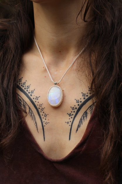 Micro macrame pendant | Moonstone