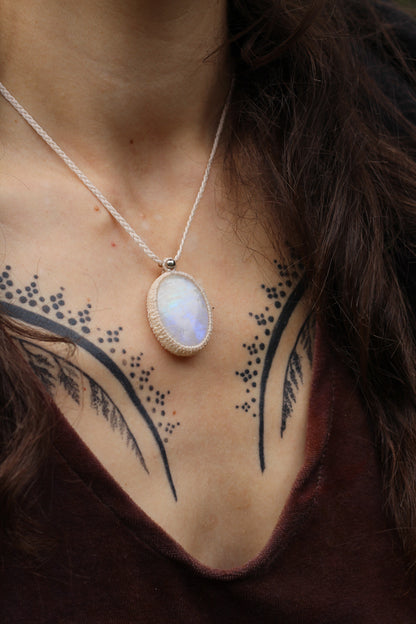 Micro macrame pendant | Moonstone