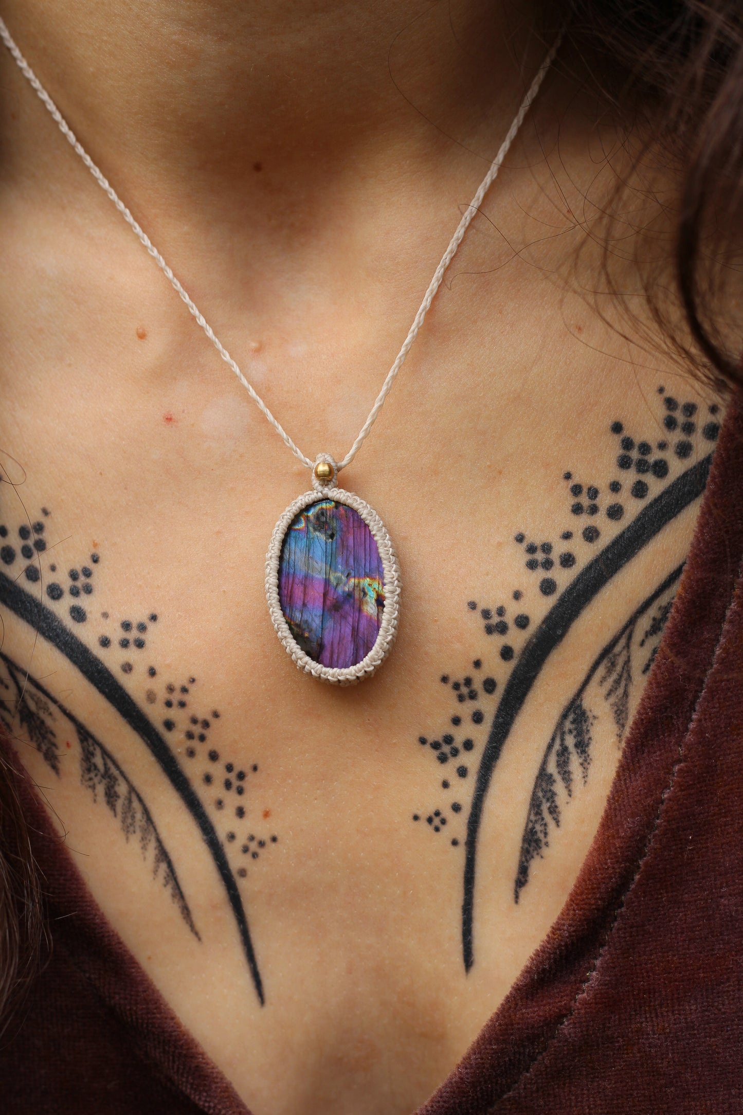 Micro macrame pendant | Cosmic Labradorite