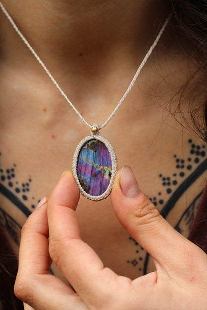 Micro macrame pendant | Cosmic Labradorite