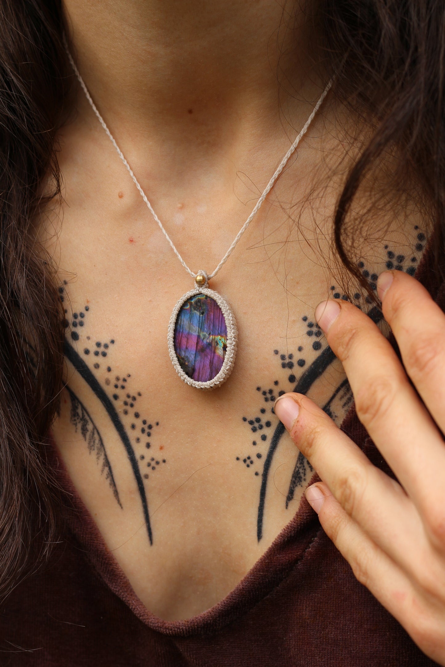 Micro macrame pendant | Cosmic Labradorite