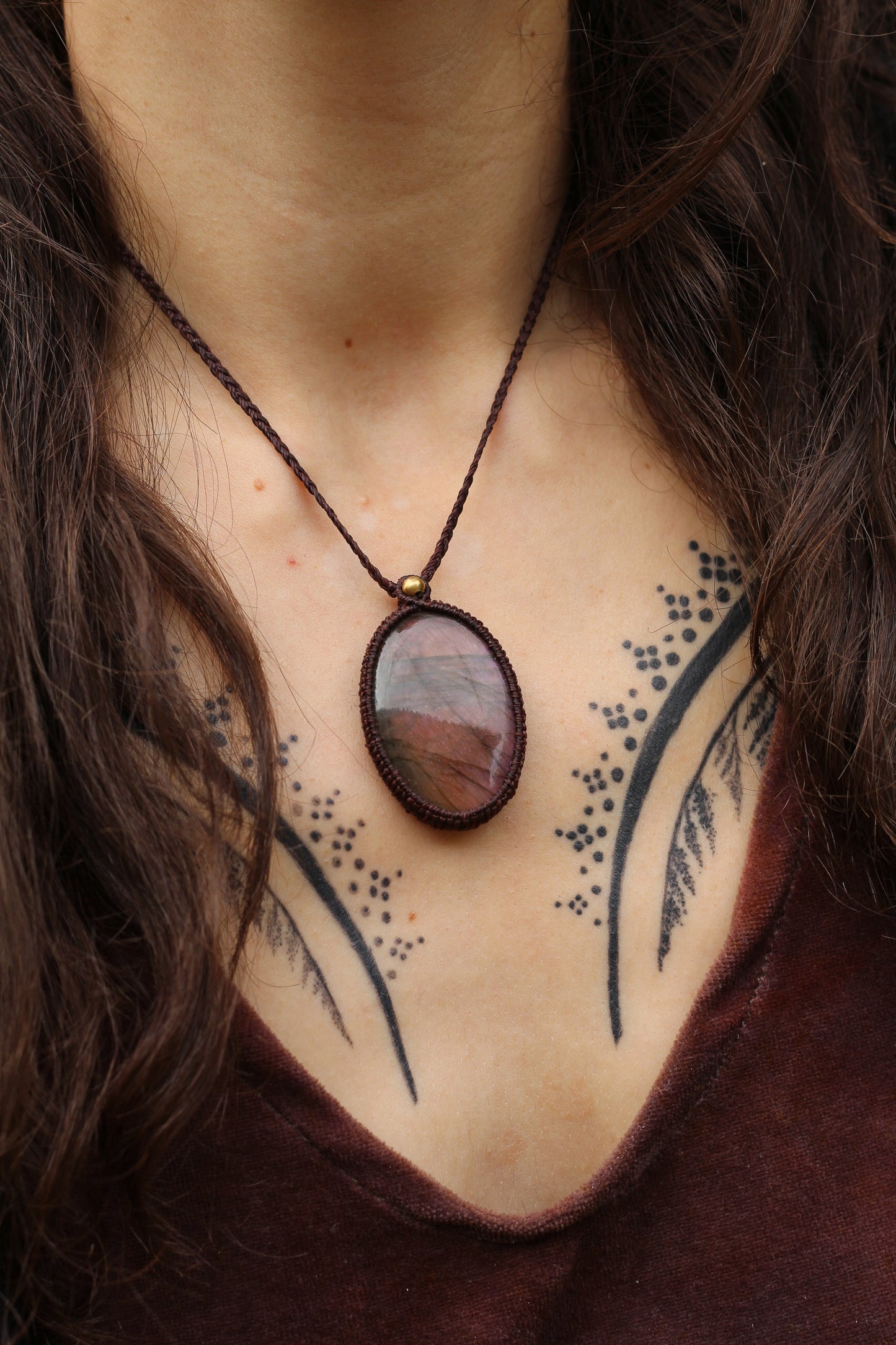 Micro macrame pendant | Pink Labradorite