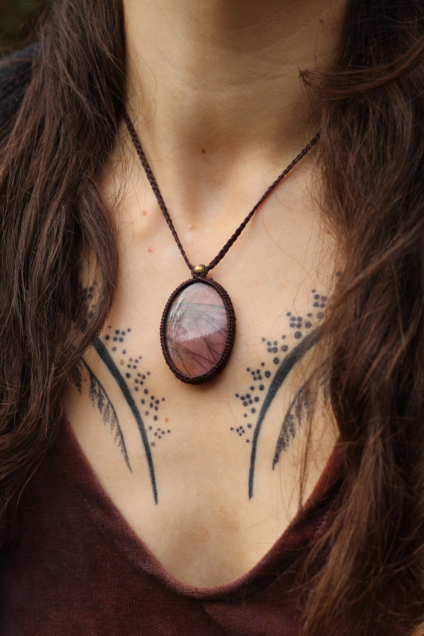 Micro macrame pendant | Pink Labradorite