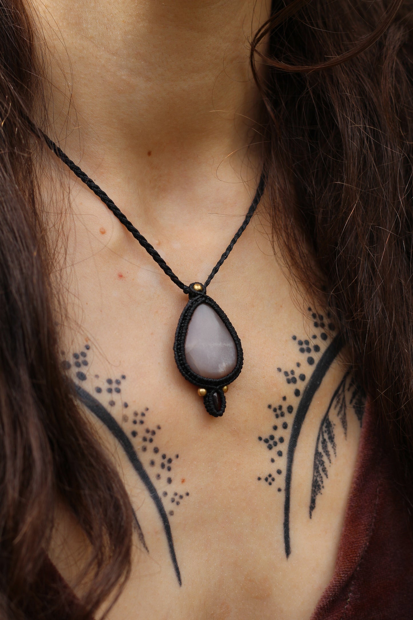 Micro macrame pendant | Peach Moonstone & Garnet