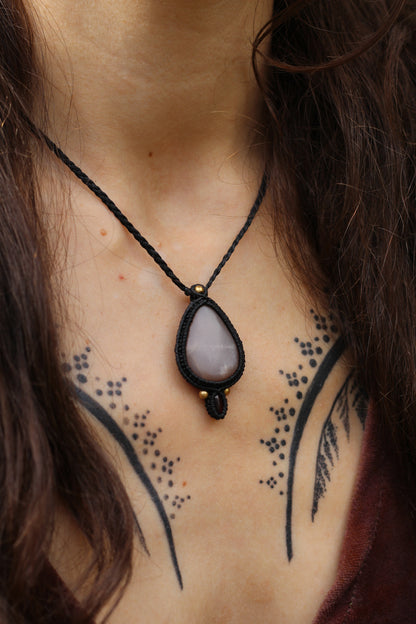 Micro macrame pendant | Peach Moonstone & Garnet