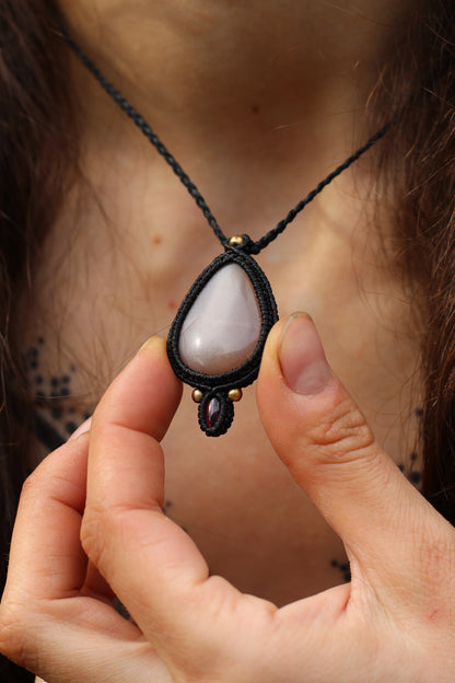 Micro macrame pendant | Peach Moonstone & Garnet