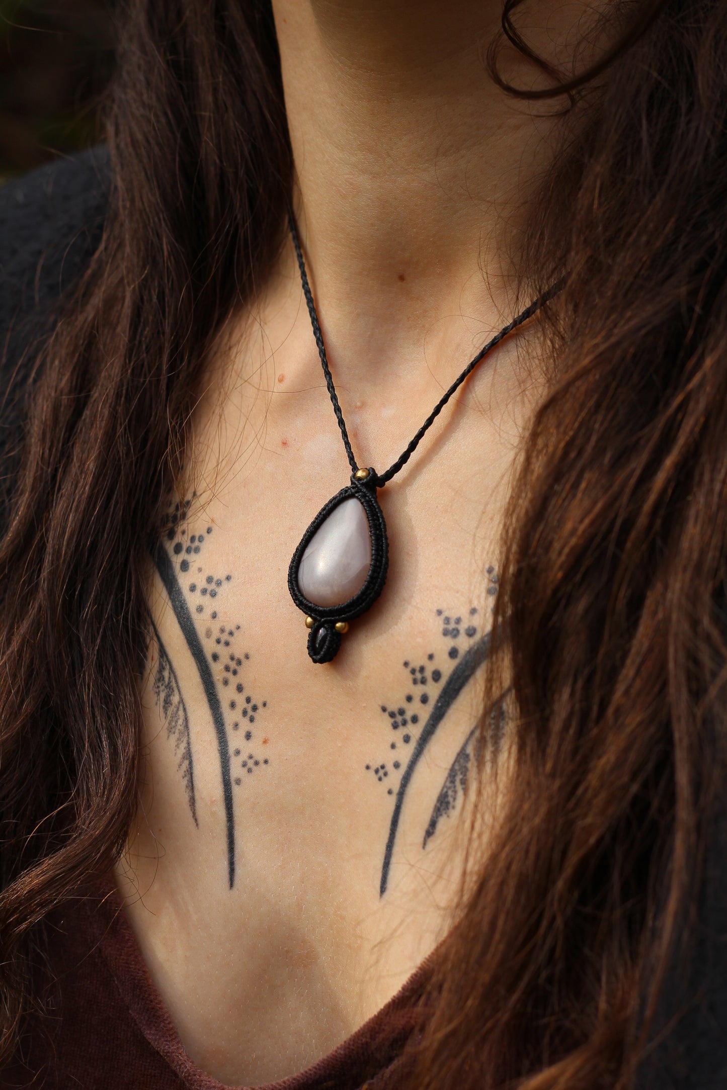 Micro macrame pendant | Peach Moonstone & Garnet